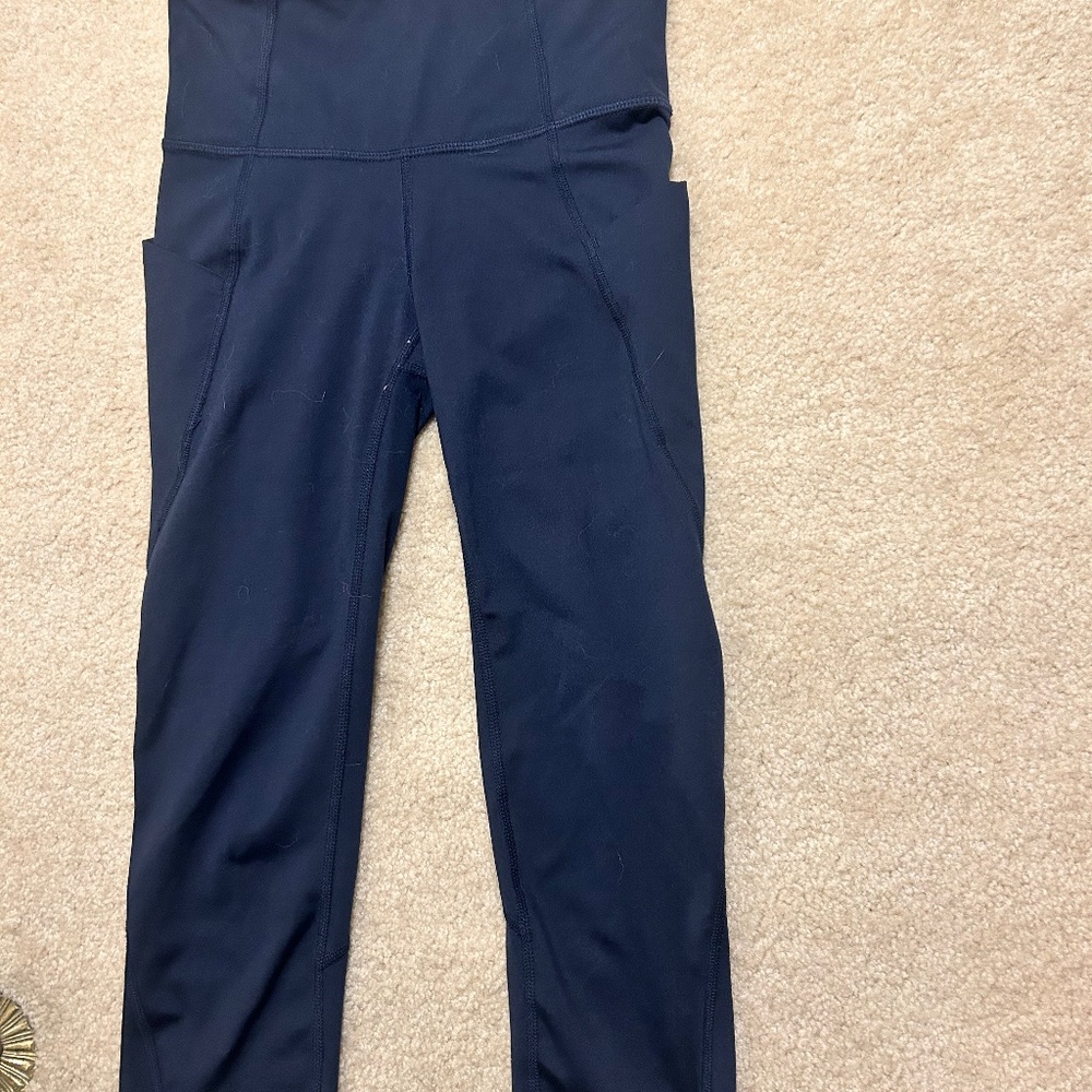 dark blue capri leggings